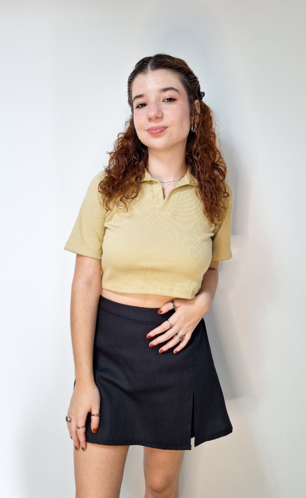 Polo Cropped de Malha Canelada com Gola