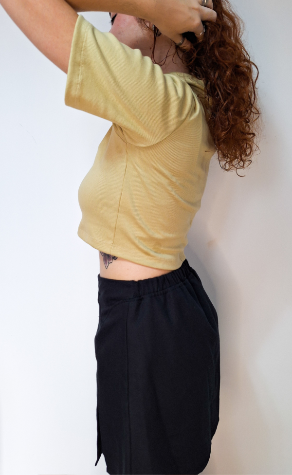 Polo Cropped de Malha Canelada com Gola - Imagem 3