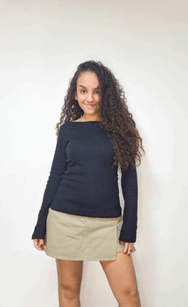 Blusa manga longa decote nas costas cor preta