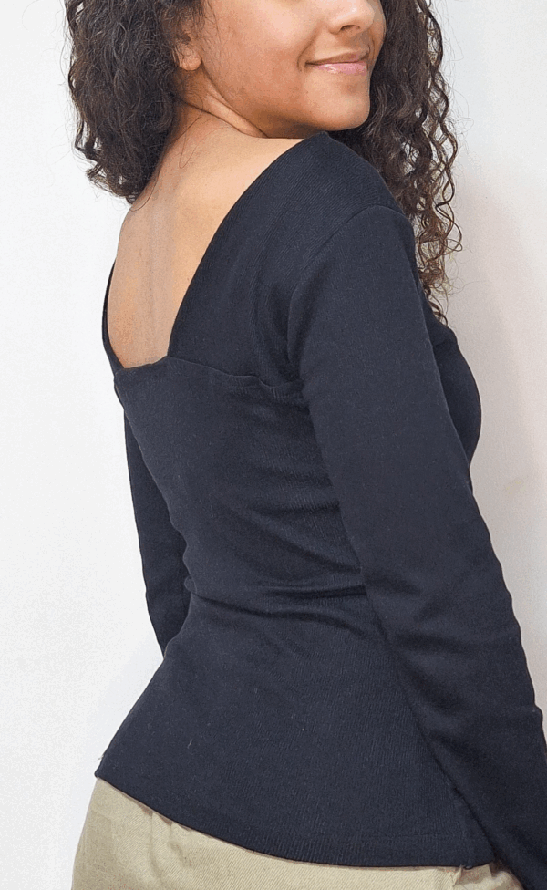 Blusa manga longa decote nas costas cor preta - Imagem 5