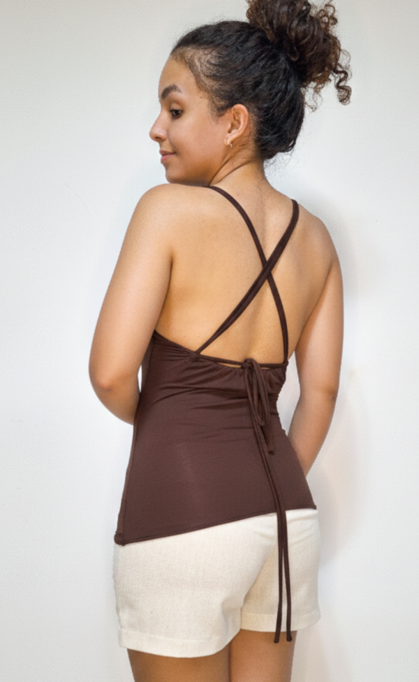 Blusa Alma Frente Única com amarração nas costas Marrom - Imagem 2