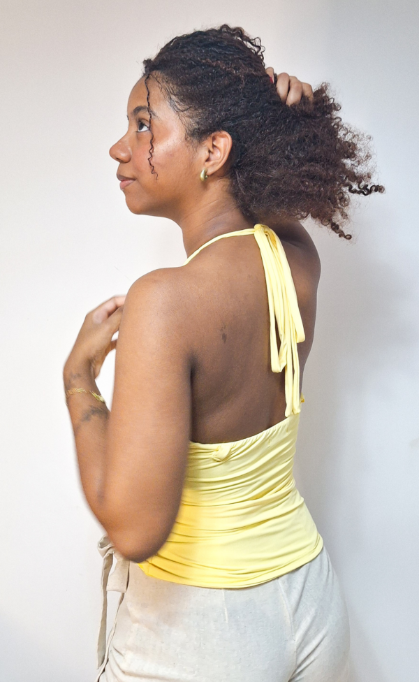 Blusa Alma Frente Única com amarração nas costas Amarelo - Imagem 4