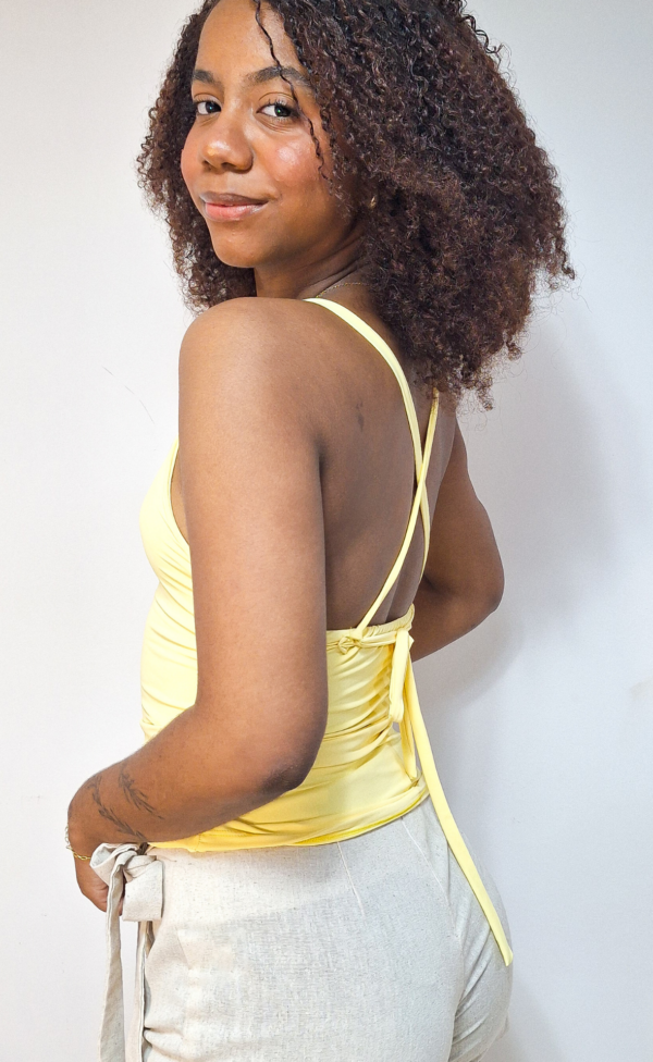 Blusa Alma Frente Única com amarração nas costas Amarelo - Imagem 5