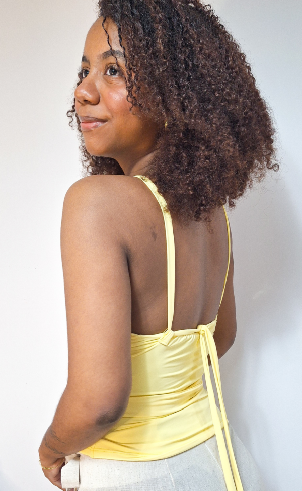 Blusa Alma Frente Única com amarração nas costas Amarelo - Imagem 6